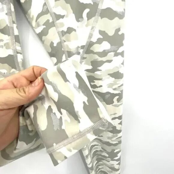 Aerie Camo Leggings Size M Chill Play Camo NWOT Camoflauge Light - Picture 7 of 7